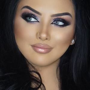 Meet your Posher, Sadaf